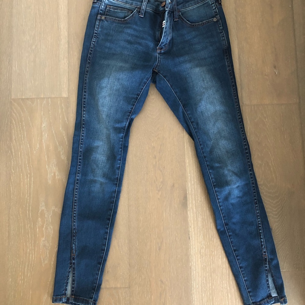 Mid-rise skinny jeans